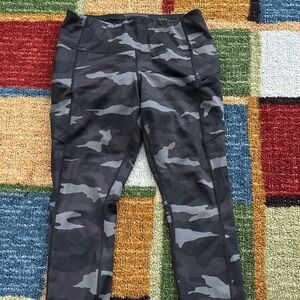 Athleta Black and Gray Camouflage zip pockets   Leggings